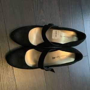 American eagle pumps black suede size 6